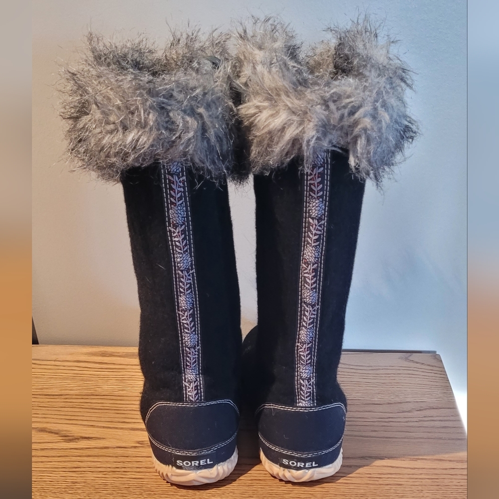 Sorel boots - Picture 3 of 6